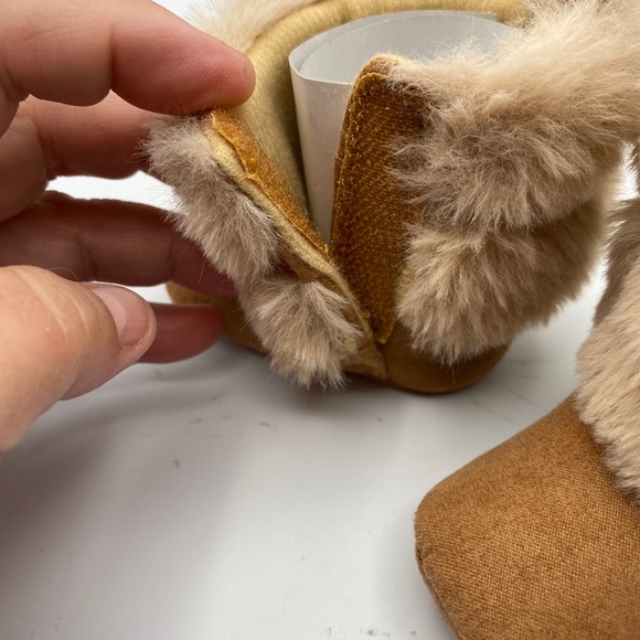 Stepping Stones Sz 1 (0-3mo)Brown Furry Baby Boots Moccasins Faux Suede Pom Poms - Picture 6 of 9